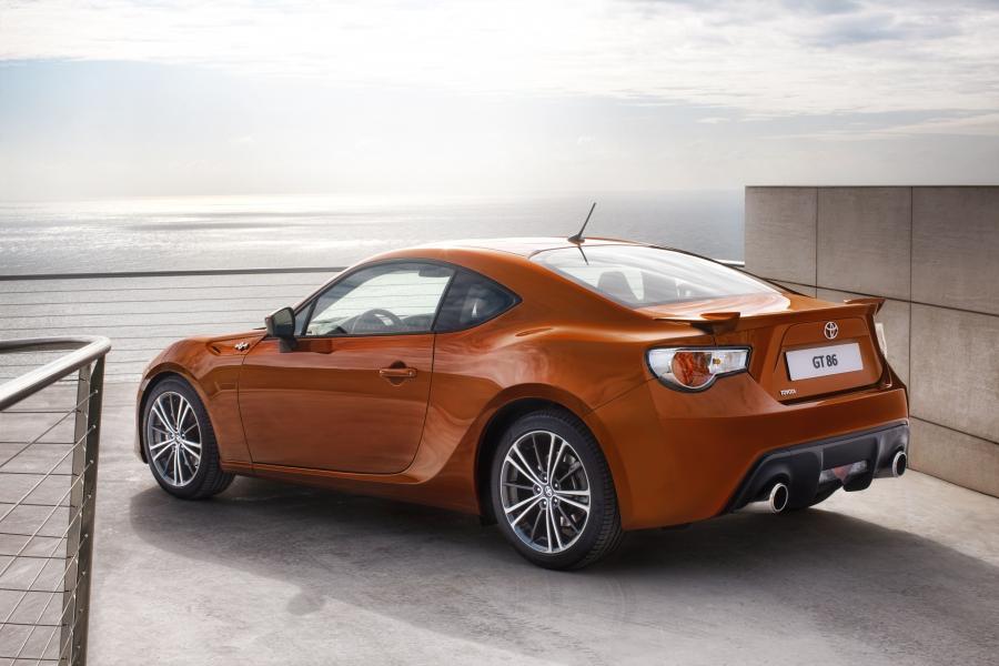  Toyota GT 86 2011 года  (фото 8 из 22)
